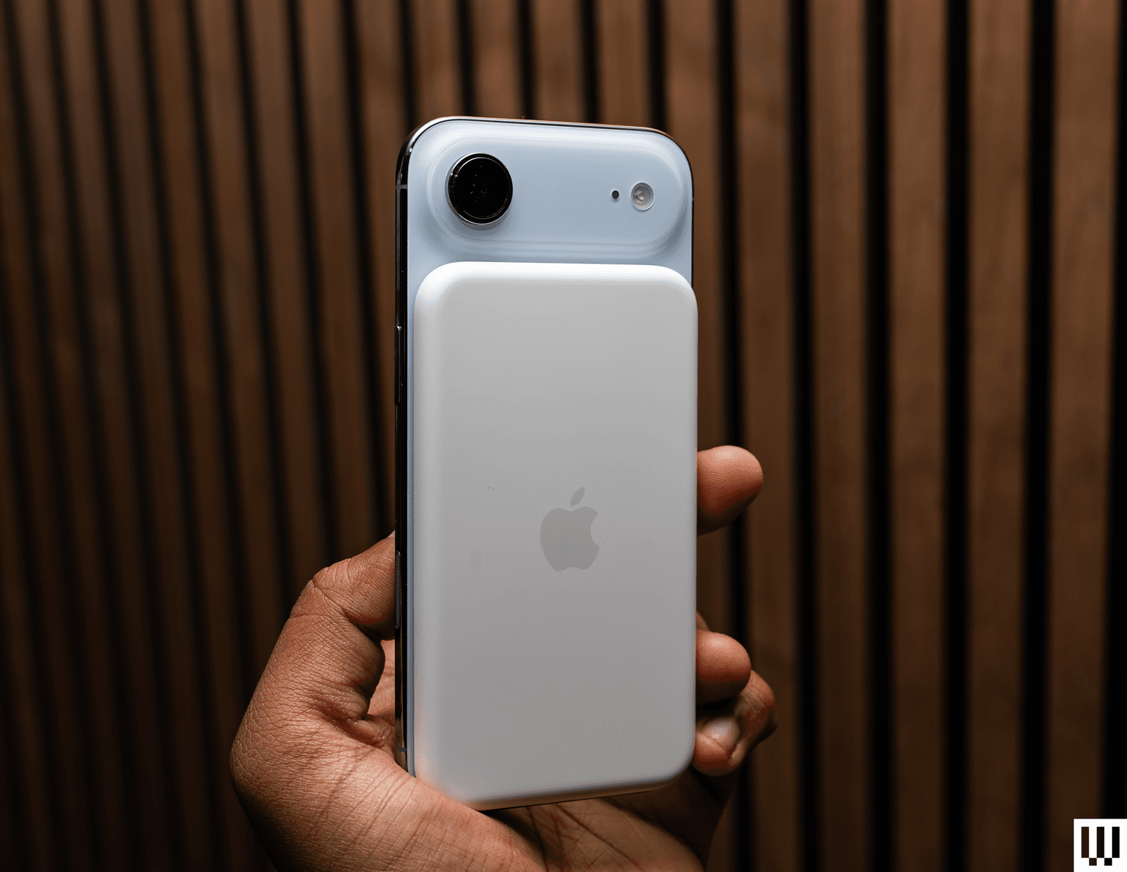 Apple MagSafe Battery for iPhone Air.