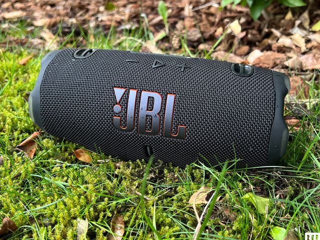 J.B.L. Charge 6, a black cylindrical bluetooth speaker, sitting in the grass